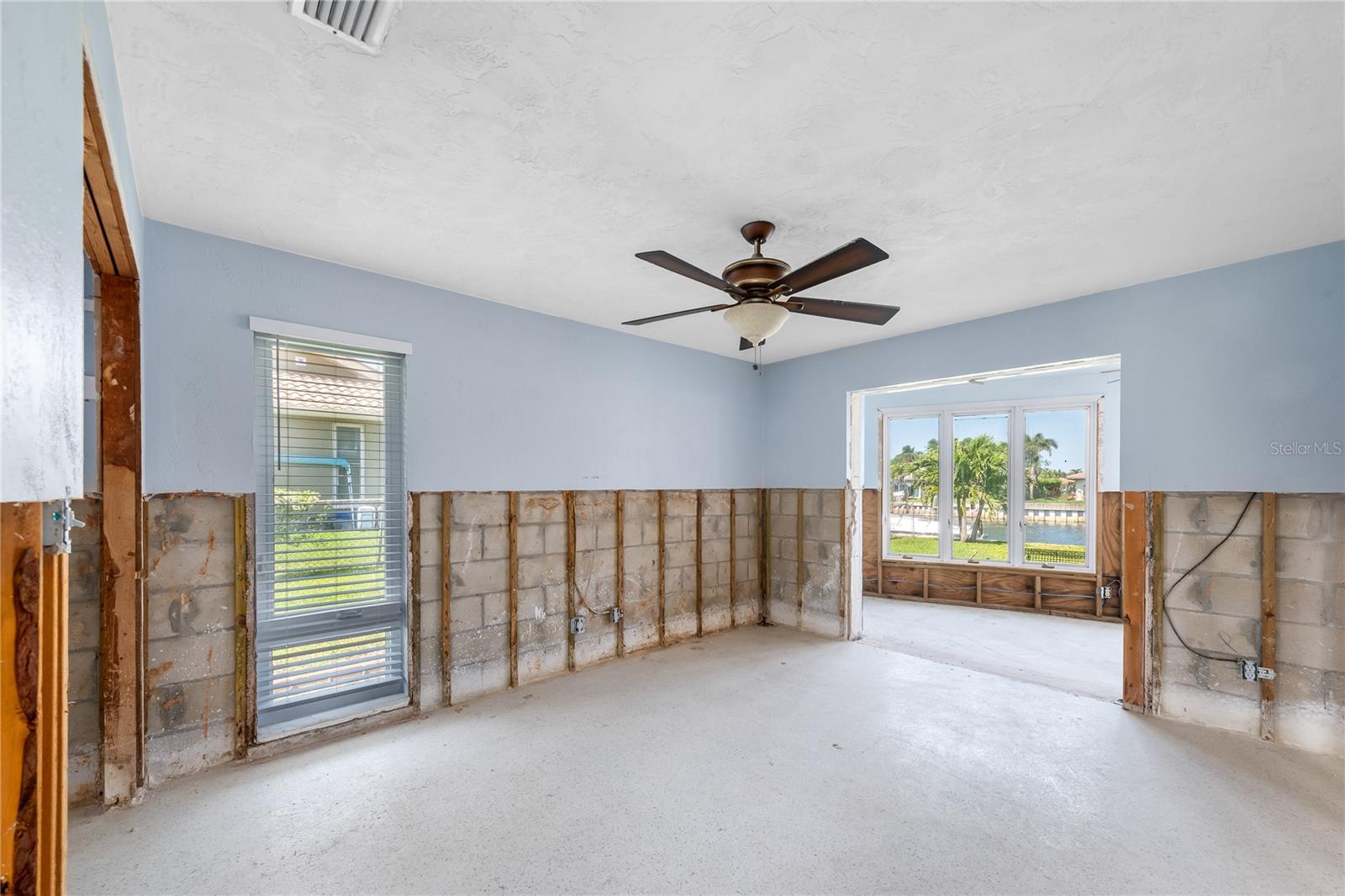 Listing photo id 24 for 2015 Hawaii Avenue Ne