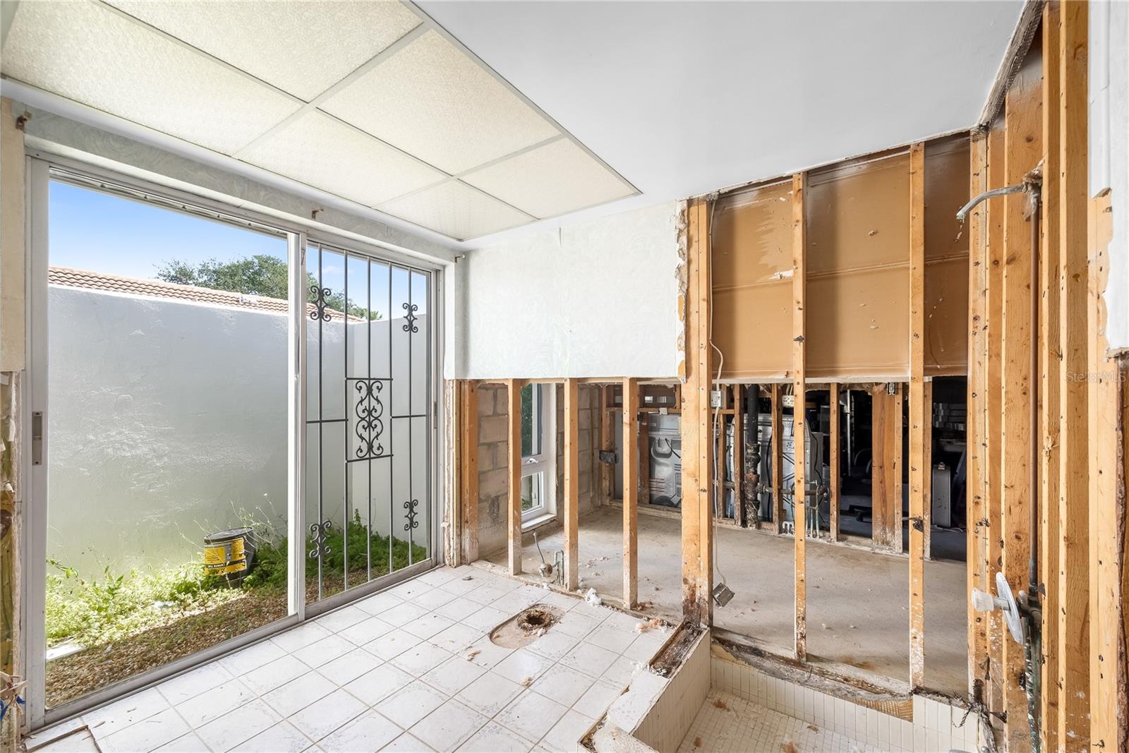 Listing photo id 36 for 2015 Hawaii Avenue Ne