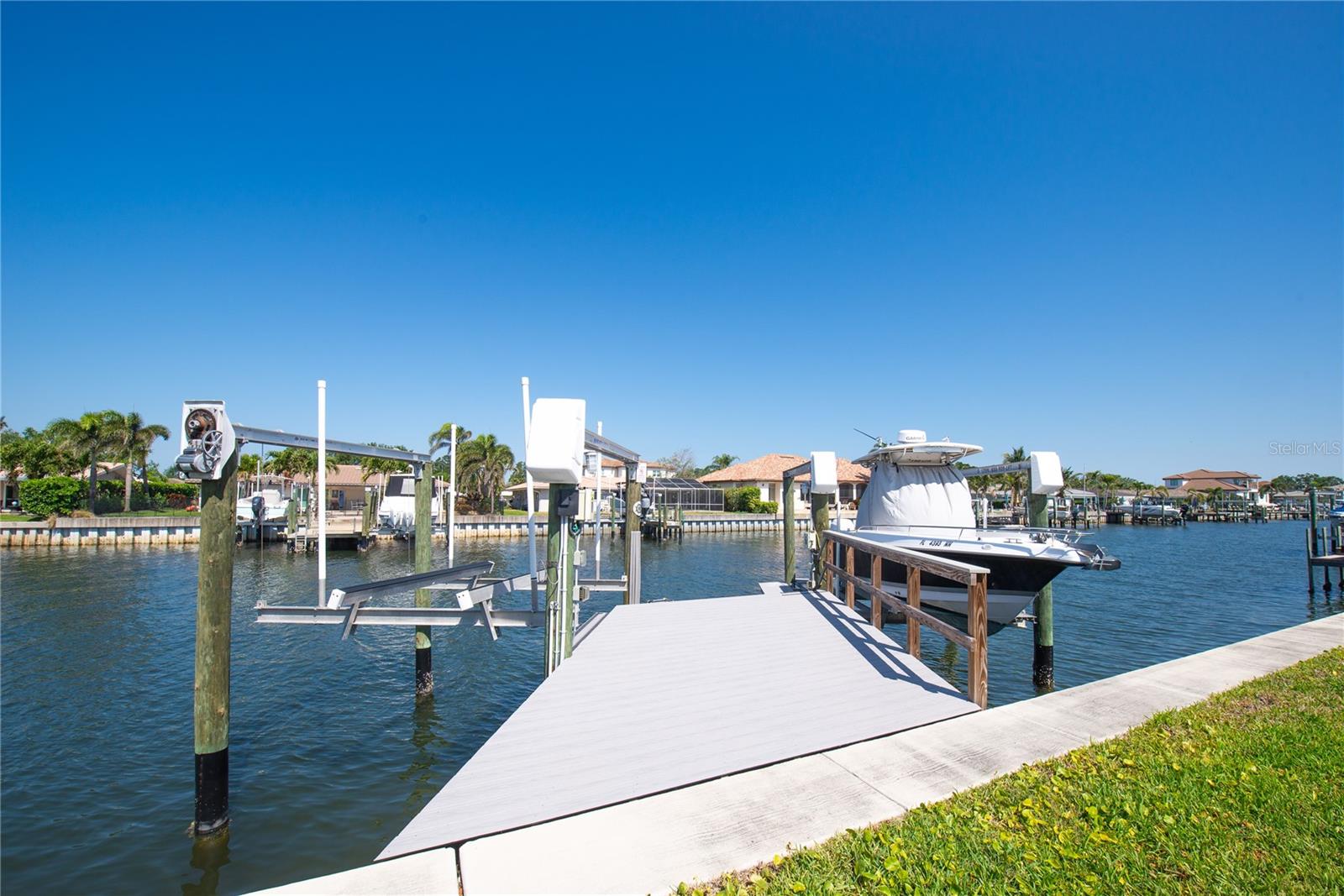 Listing photo id 2 for 2015 Hawaii Avenue Ne