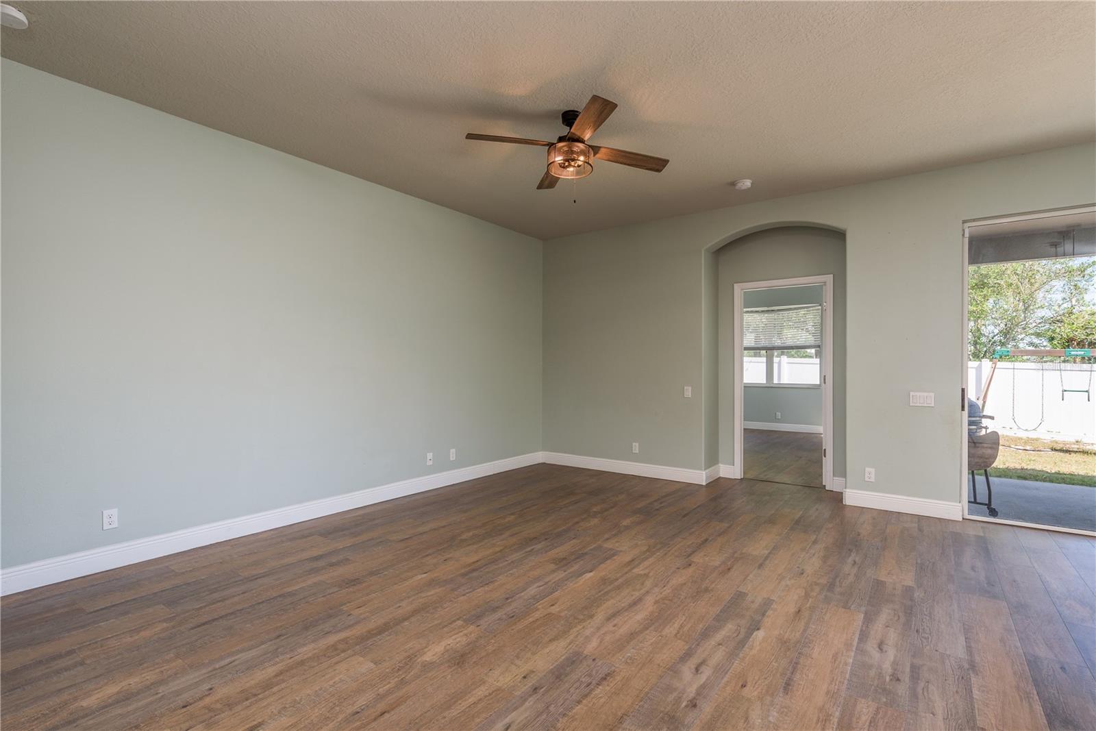 Listing photo id 8 for 14512 Balloch Drive