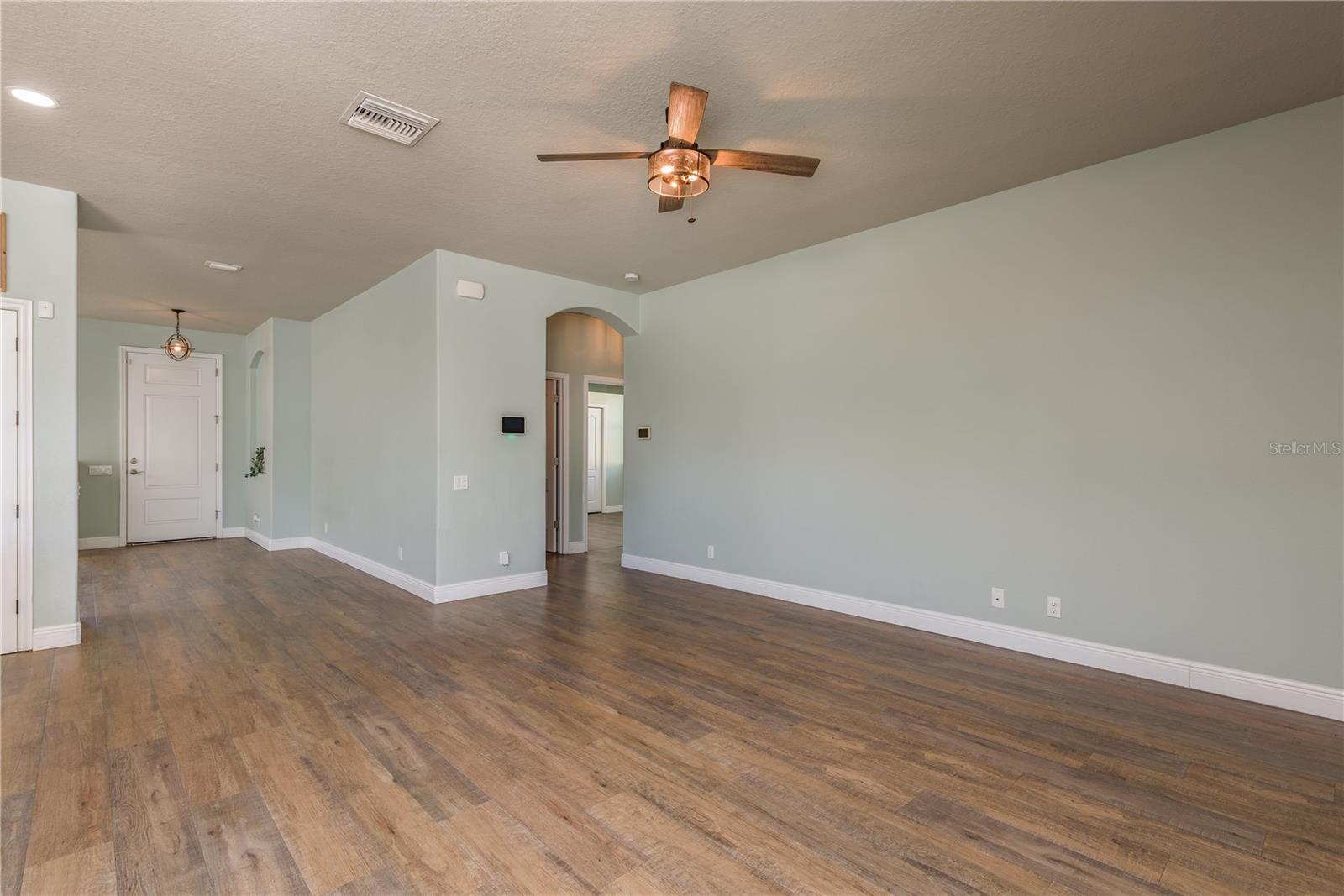 Listing photo id 9 for 14512 Balloch Drive