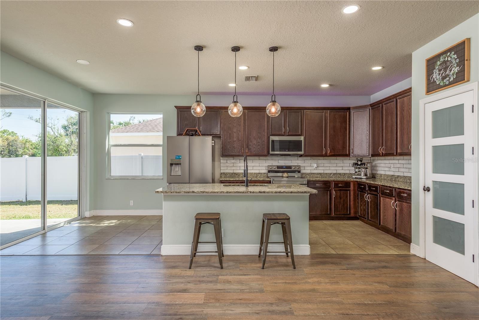 Listing photo id 11 for 14512 Balloch Drive