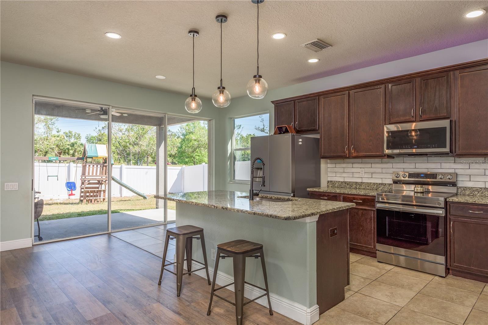 Listing photo id 13 for 14512 Balloch Drive