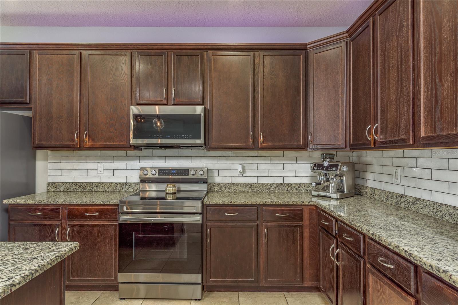 Listing photo id 14 for 14512 Balloch Drive