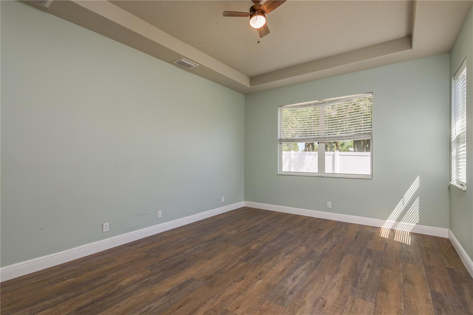 Listing photo id 17 for 14512 Balloch Drive