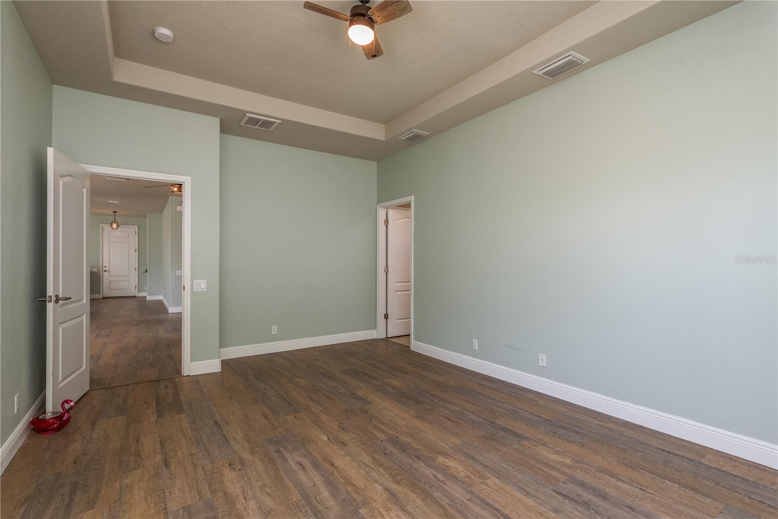 Listing photo id 18 for 14512 Balloch Drive