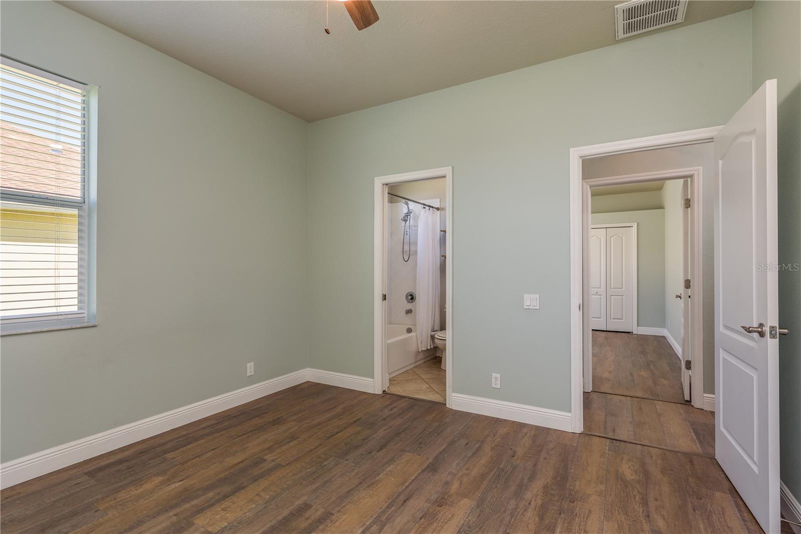 Listing photo id 22 for 14512 Balloch Drive