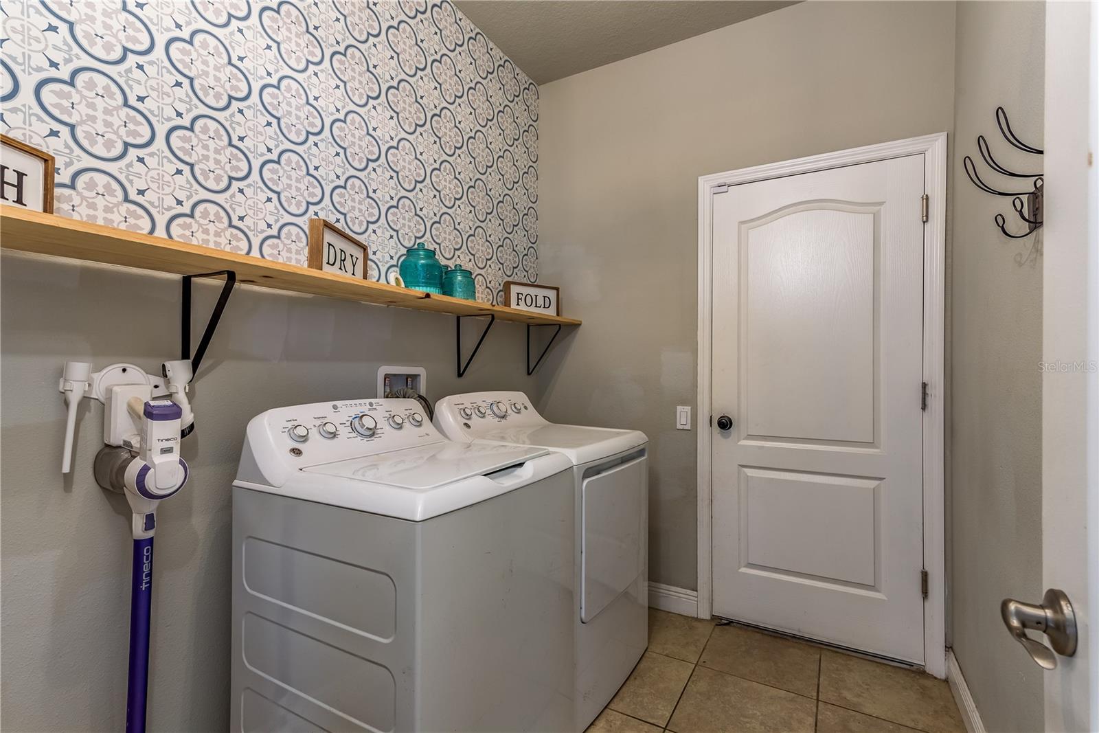 Listing photo id 26 for 14512 Balloch Drive