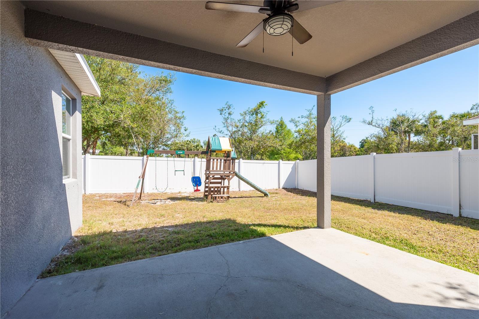 Listing photo id 27 for 14512 Balloch Drive