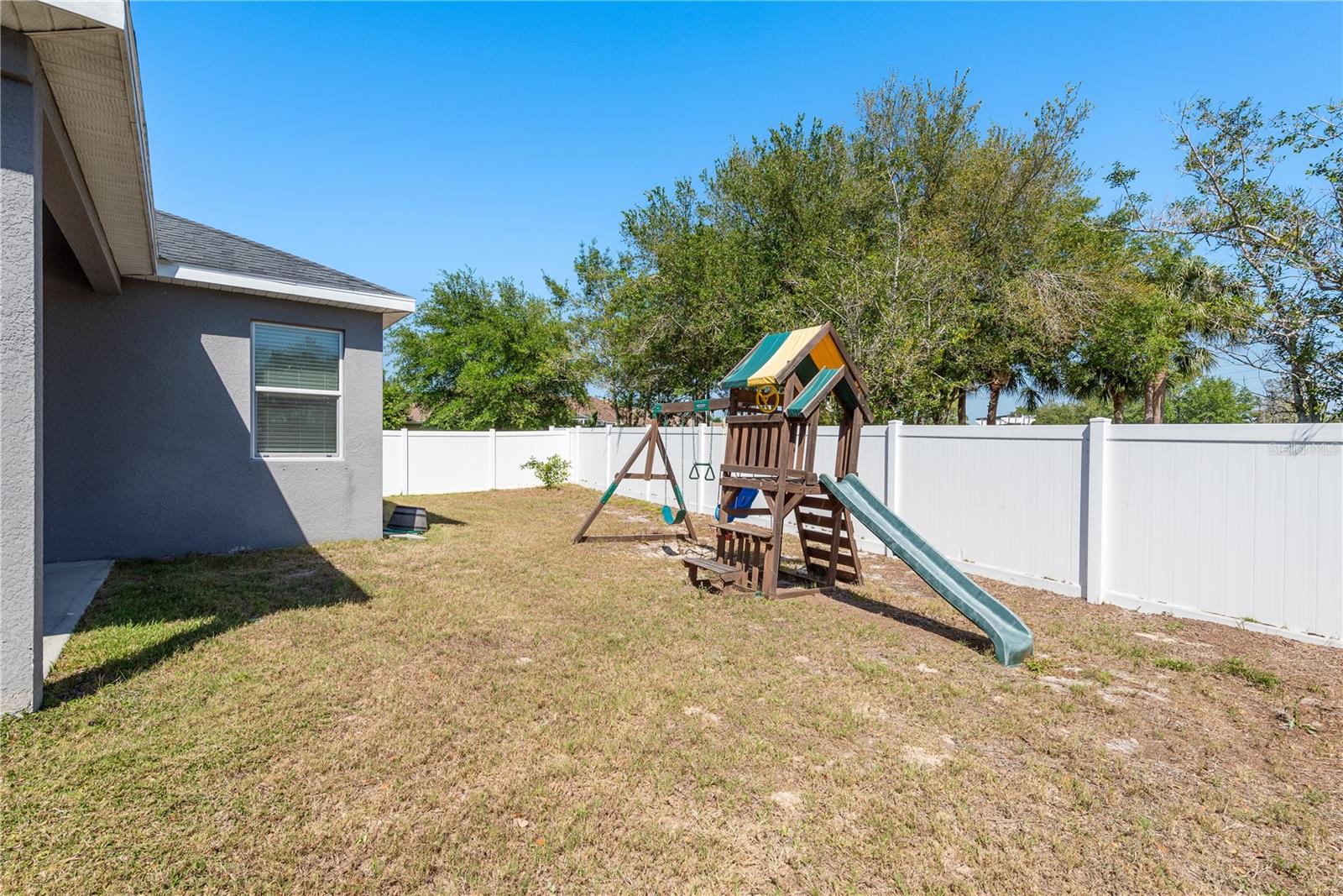 Listing photo id 30 for 14512 Balloch Drive