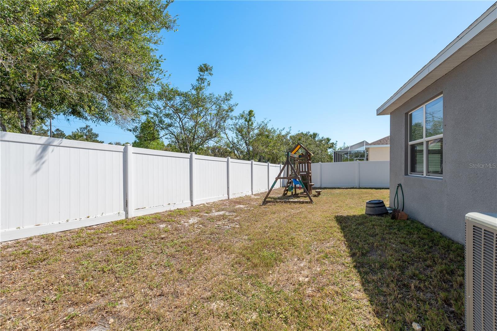 Listing photo id 32 for 14512 Balloch Drive