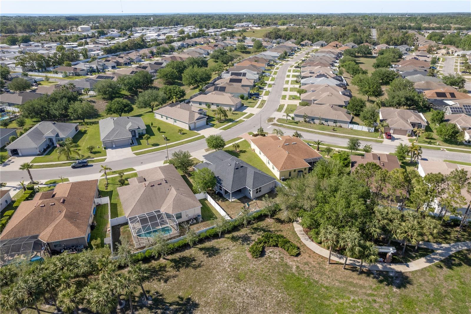Listing photo id 43 for 14512 Balloch Drive