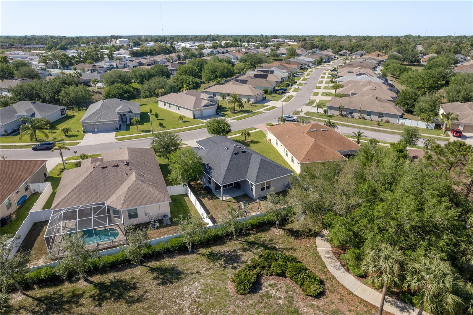 Listing photo id 45 for 14512 Balloch Drive