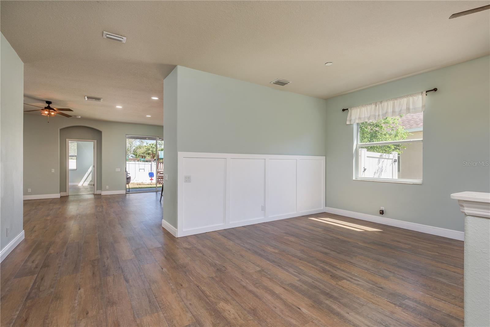 Listing photo id 7 for 14512 Balloch Drive