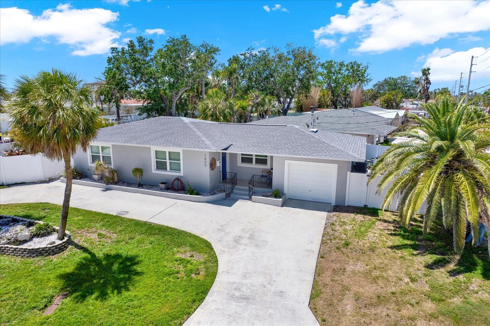Image 21 of 24 For 7800 Causeway Boulevard N