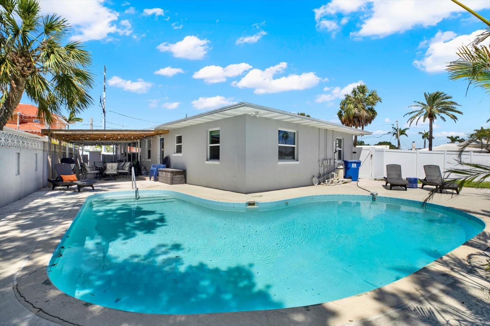 Image 3 of 24 For 7800 Causeway Boulevard N