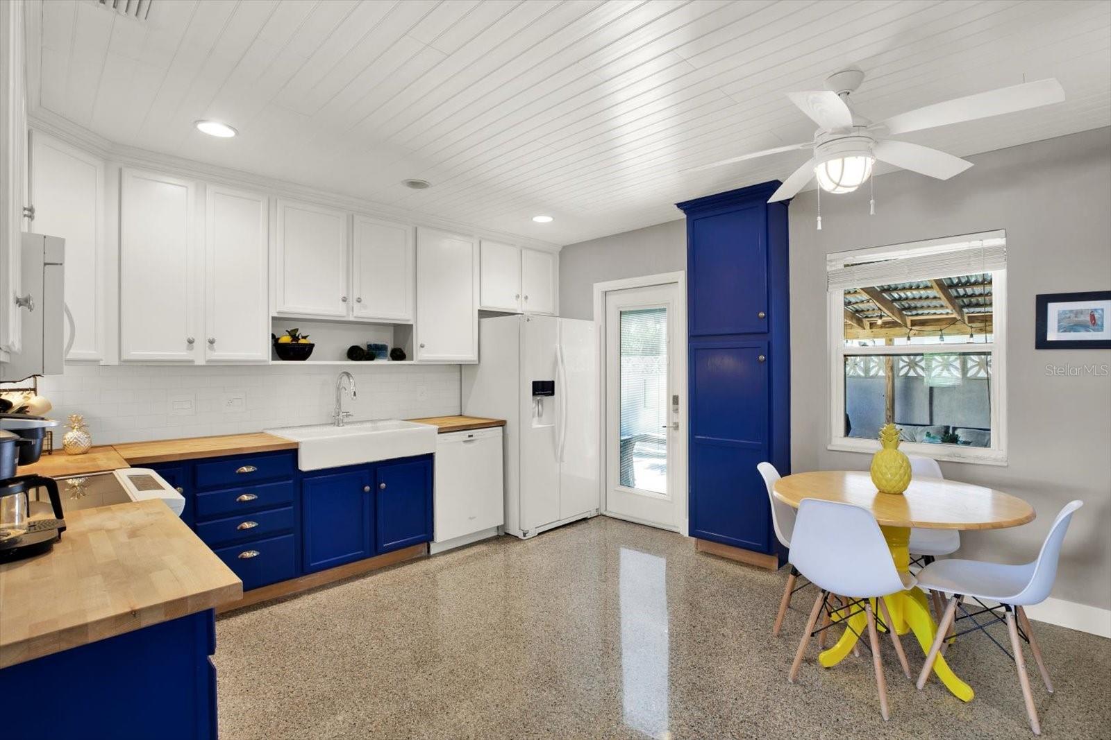 Image 7 of 24 For 7800 Causeway Boulevard N