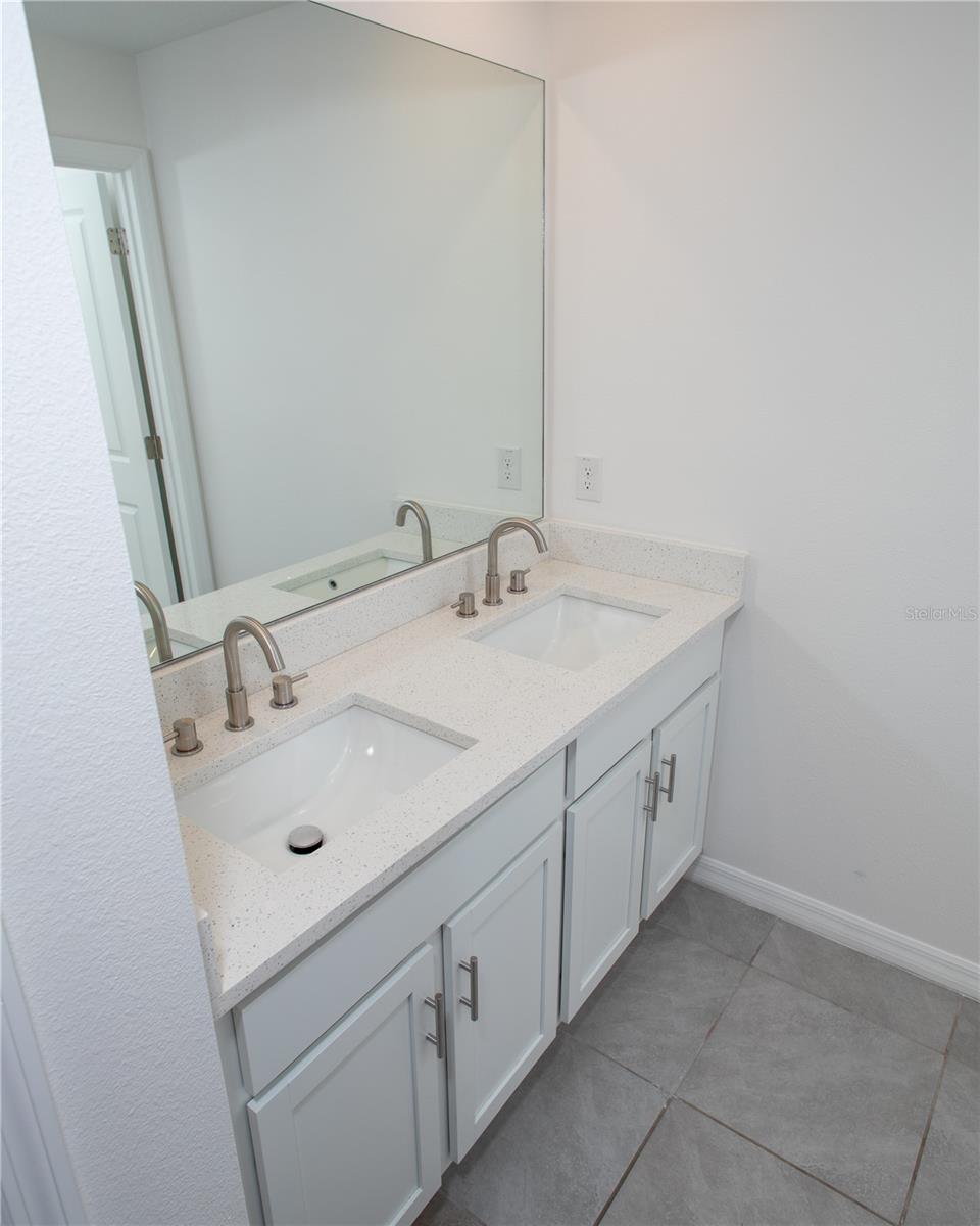 Image 21 of 35 For 16769 Parker River Street