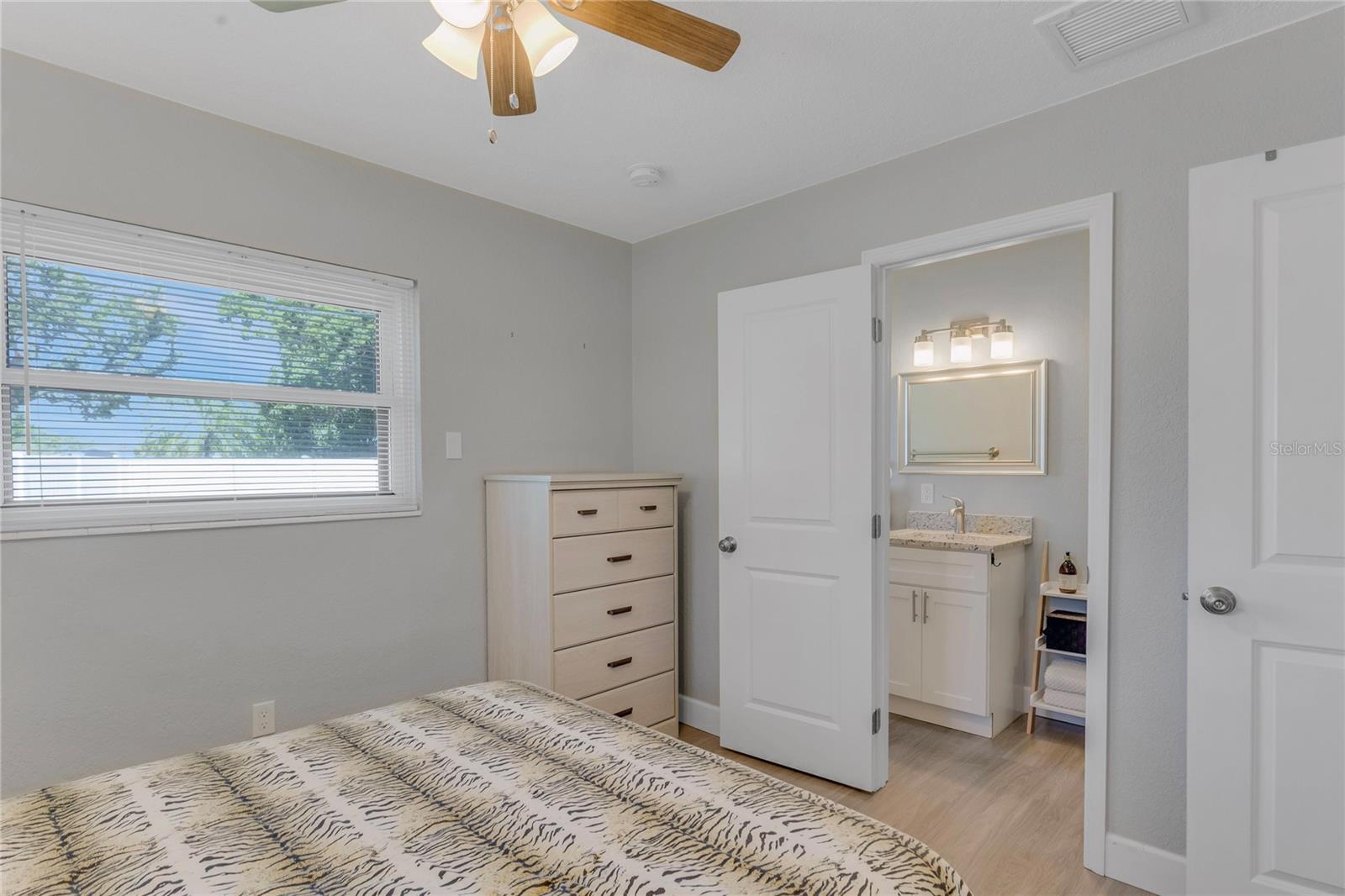 Image 19 of 38 For 5591 15th Avenue N