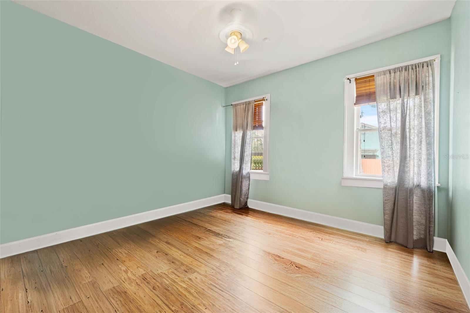 Image 21 of 33 For 3301 6th Avenue N