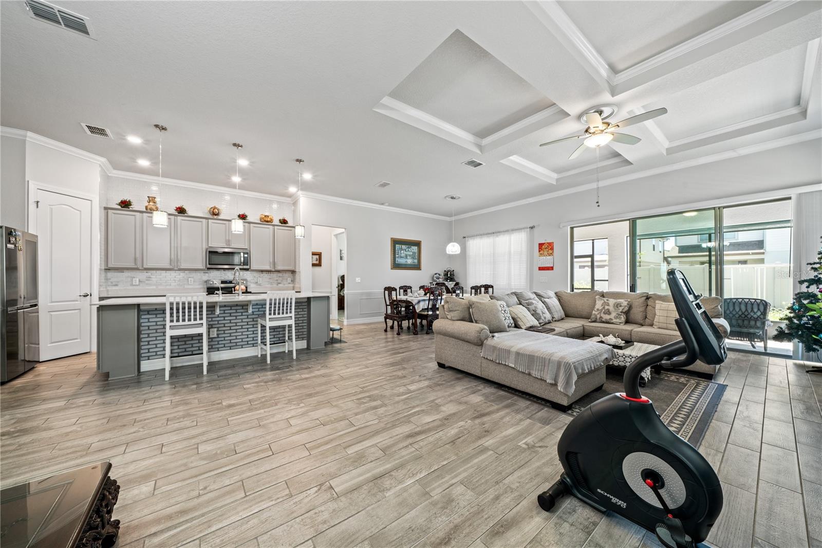 Image 12 of 57 For 10303 Malvasia Avenue