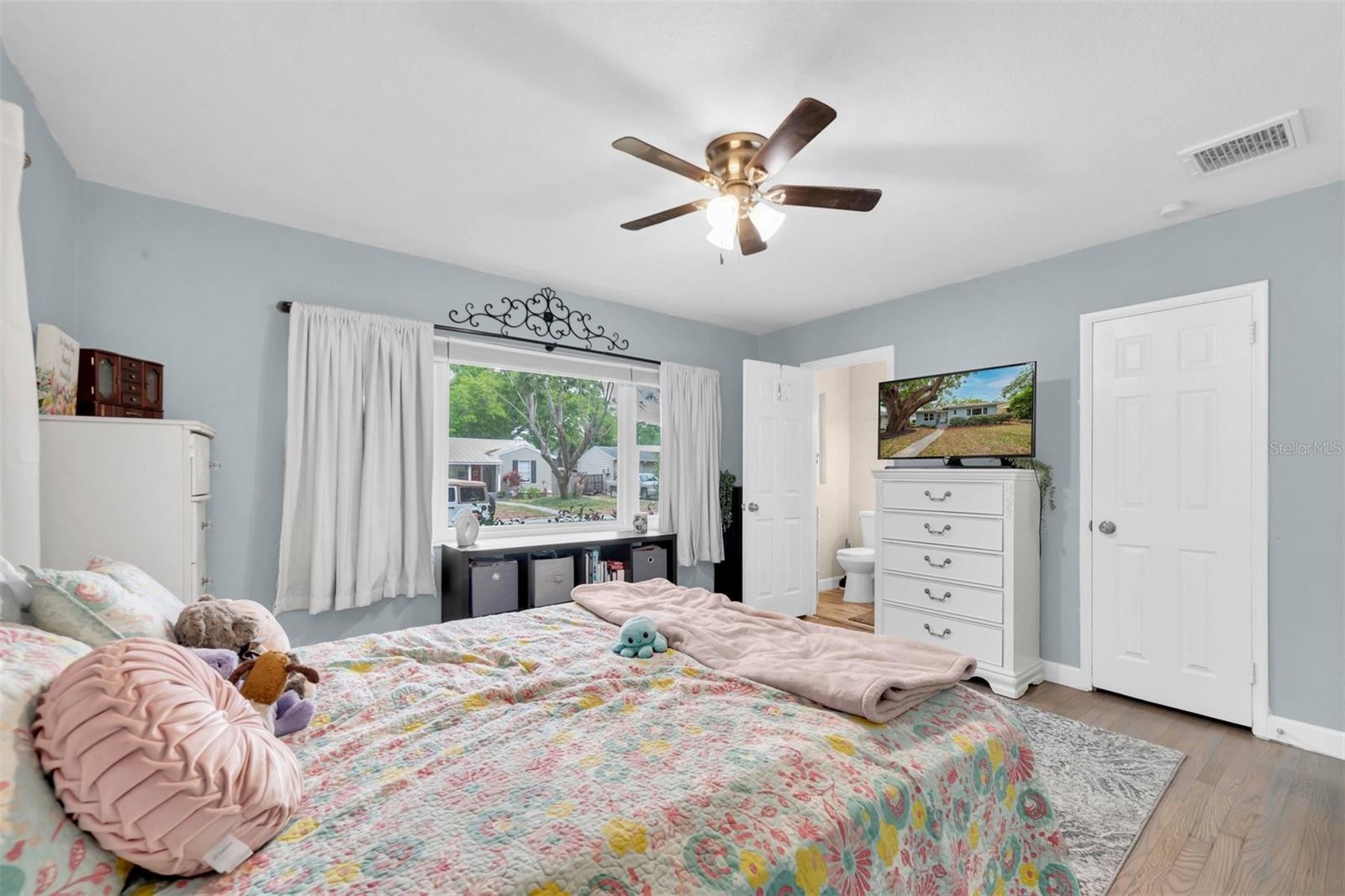 Listing photo id 10 for 1736 23rd Avenue N
