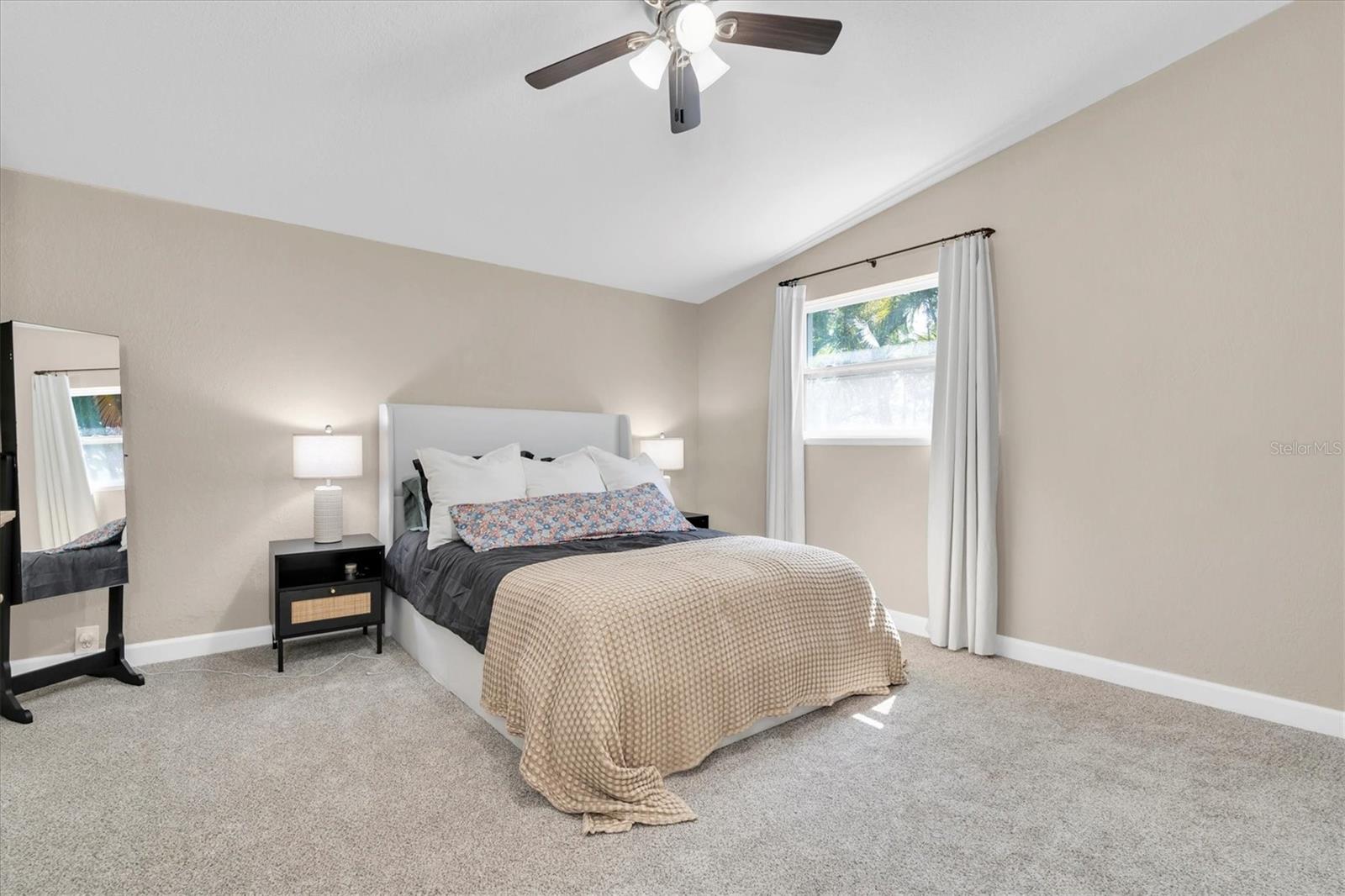 Listing photo id 17 for 1736 23rd Avenue N