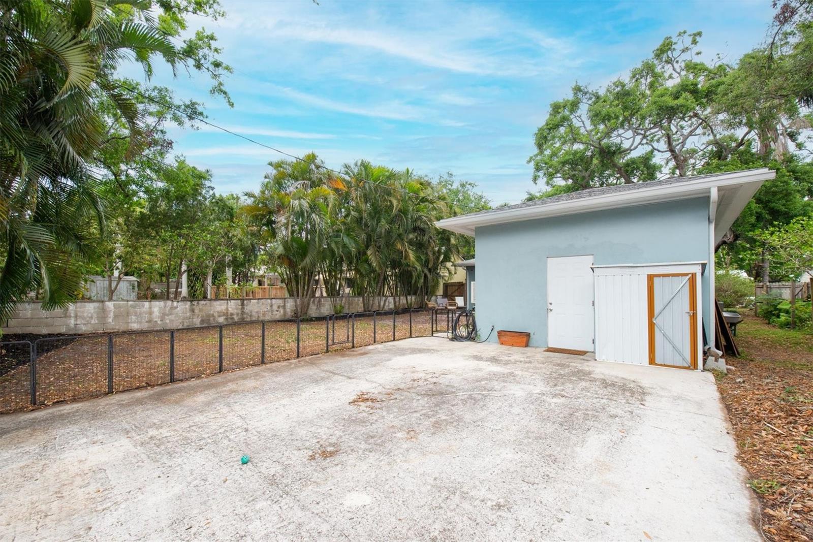 Listing photo id 21 for 1736 23rd Avenue N