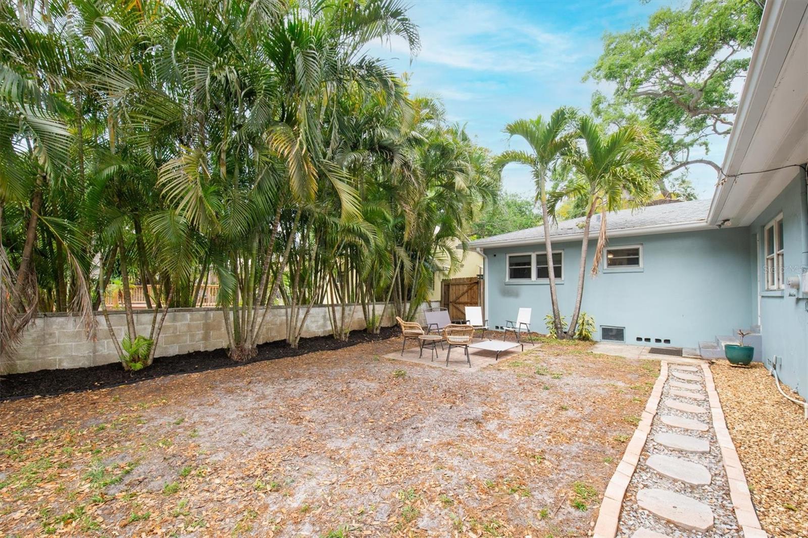 Listing photo id 24 for 1736 23rd Avenue N