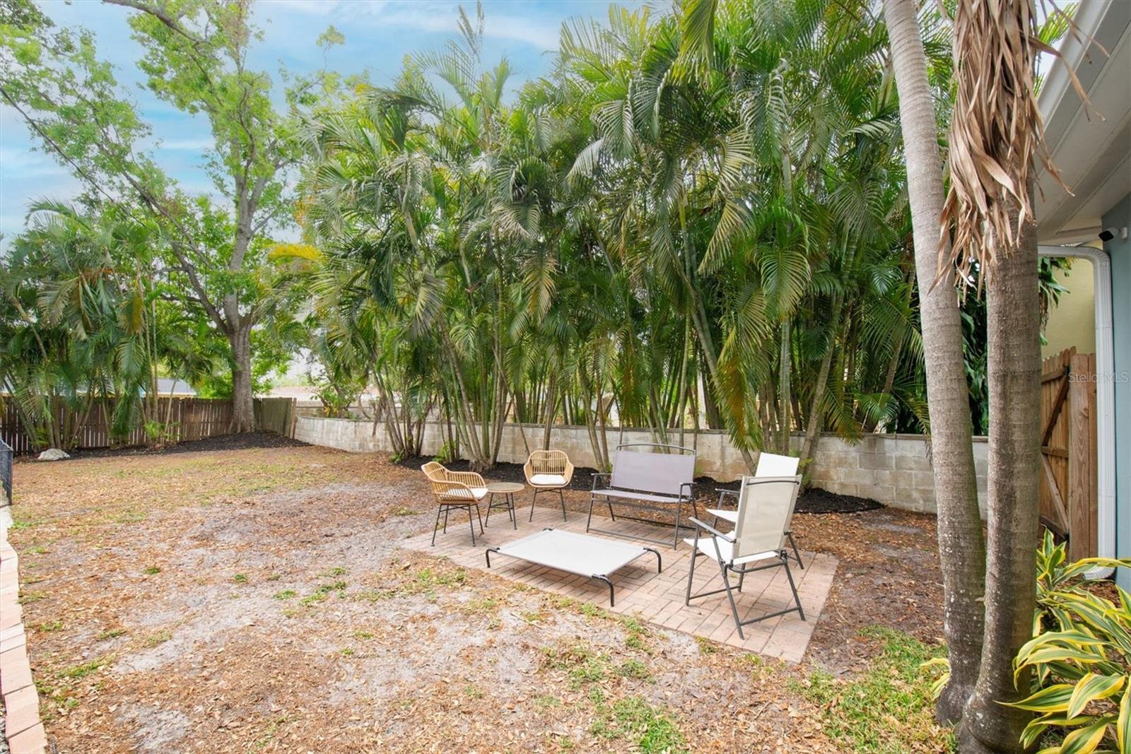 Listing photo id 25 for 1736 23rd Avenue N