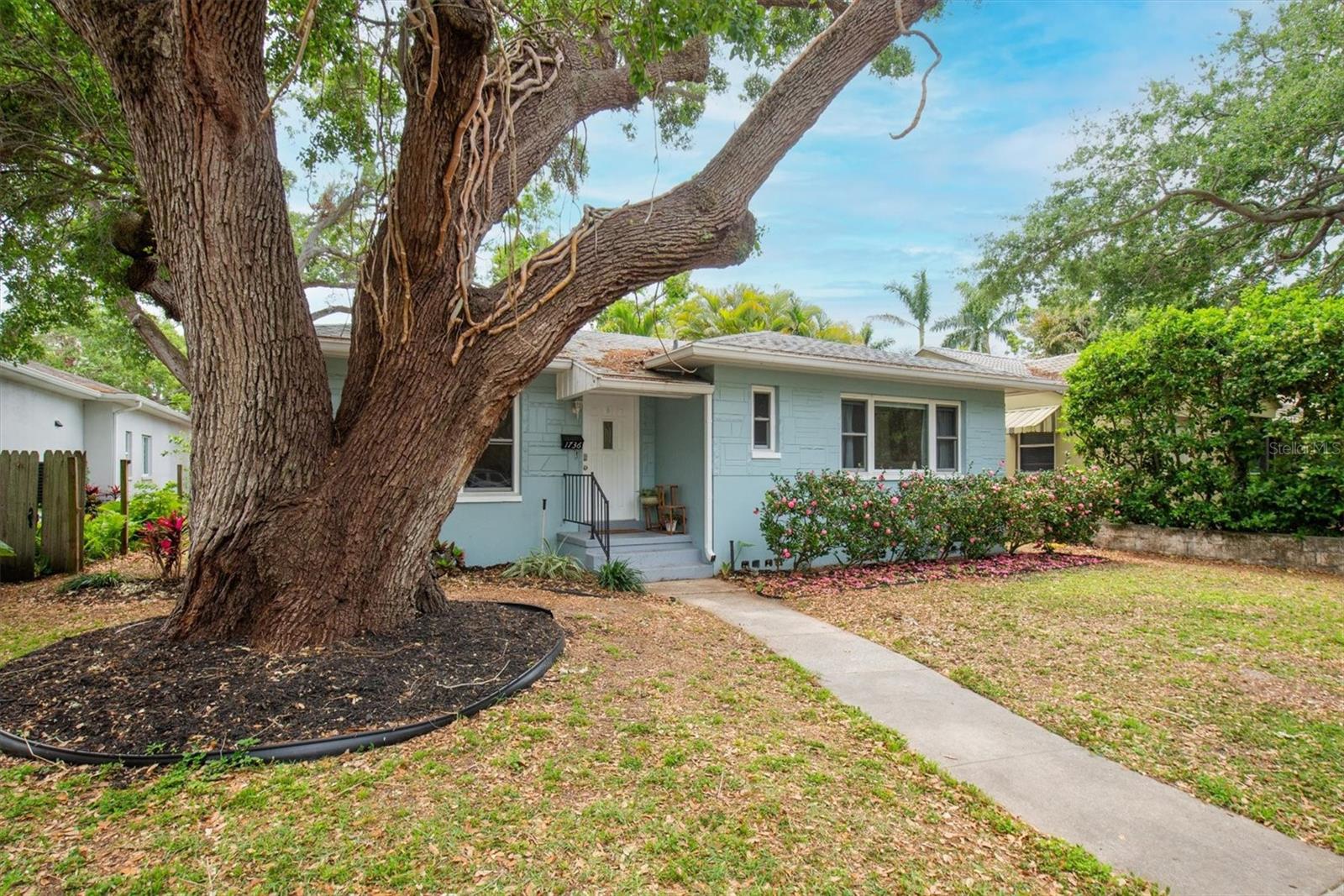 Listing photo id 27 for 1736 23rd Avenue N