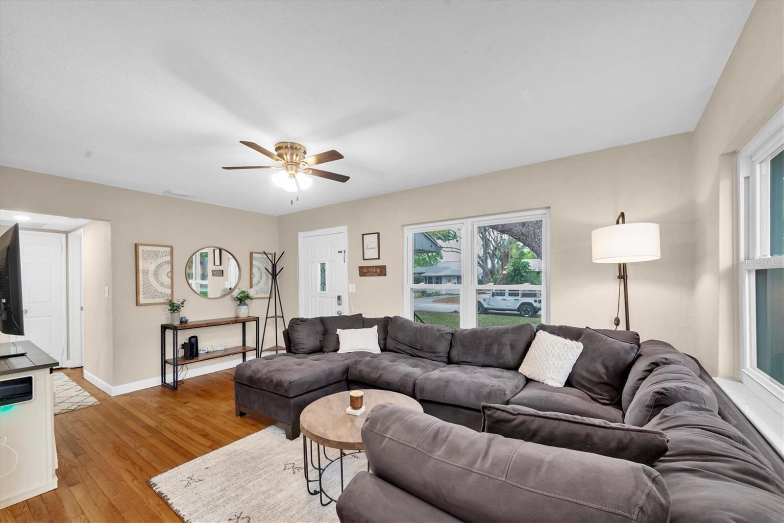 Listing photo id 2 for 1736 23rd Avenue N