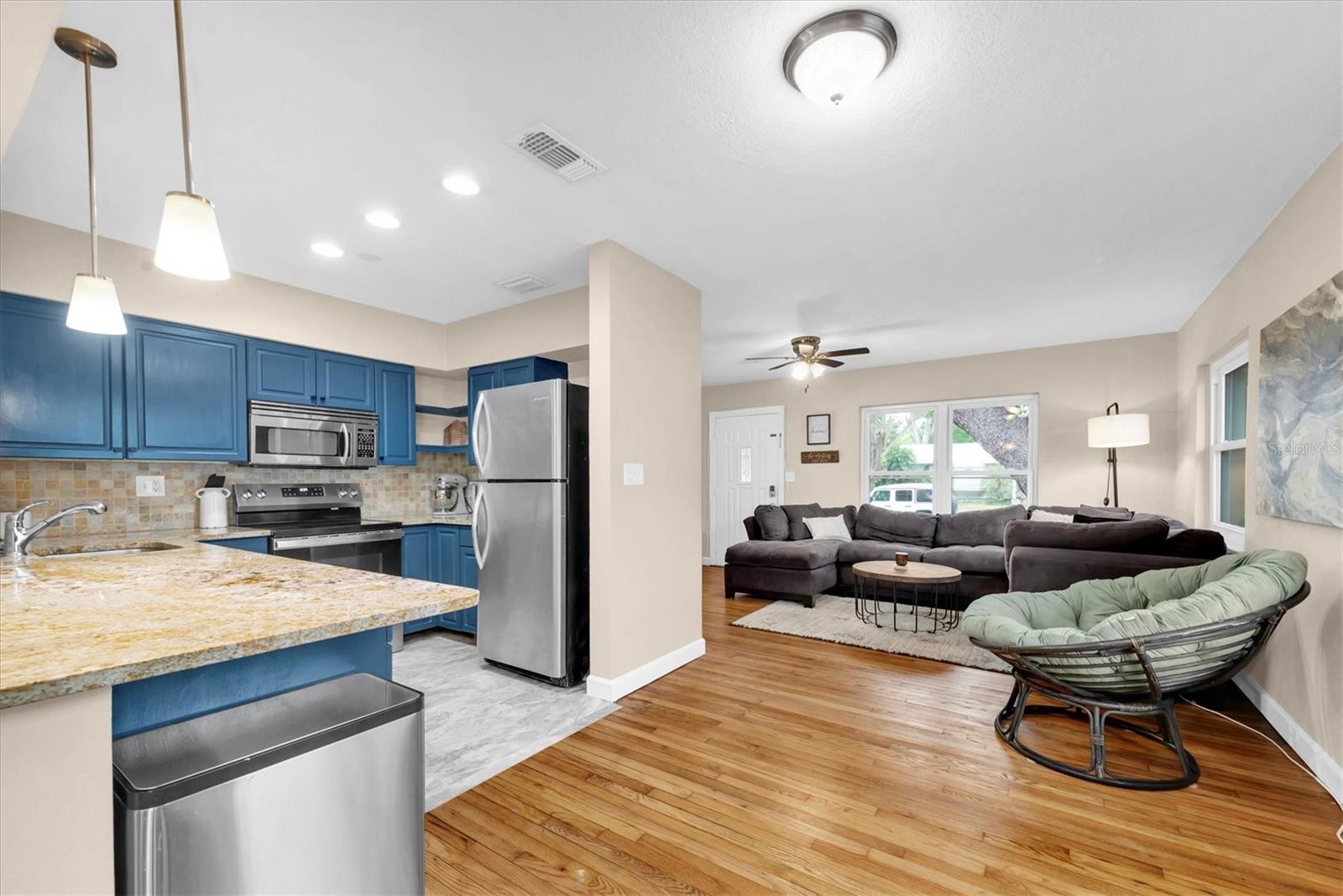 Listing photo id 4 for 1736 23rd Avenue N