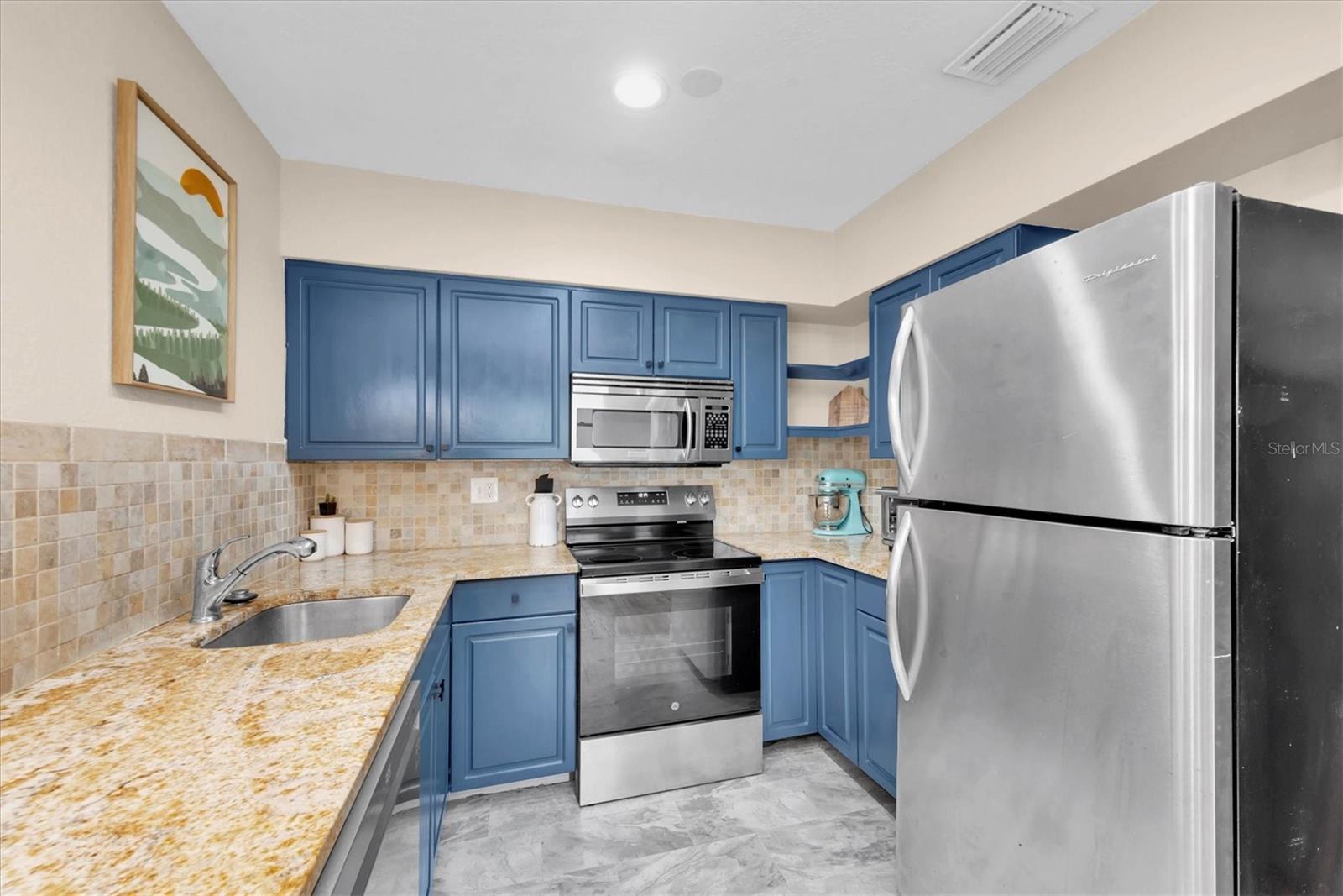 Listing photo id 5 for 1736 23rd Avenue N