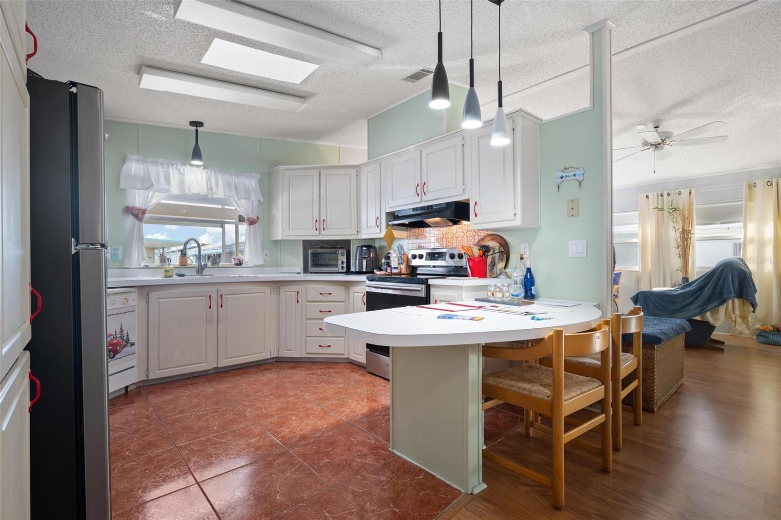 Image 8 of 47 For 505 Barbara Way