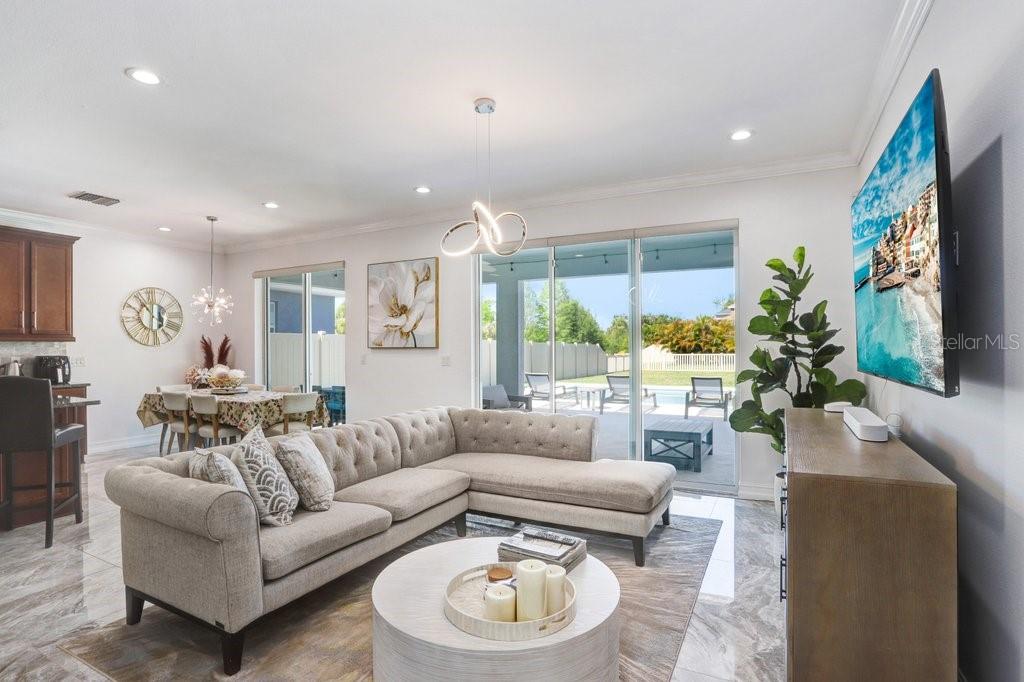 Listing photo id 8 for 8012 Red Orchard Court