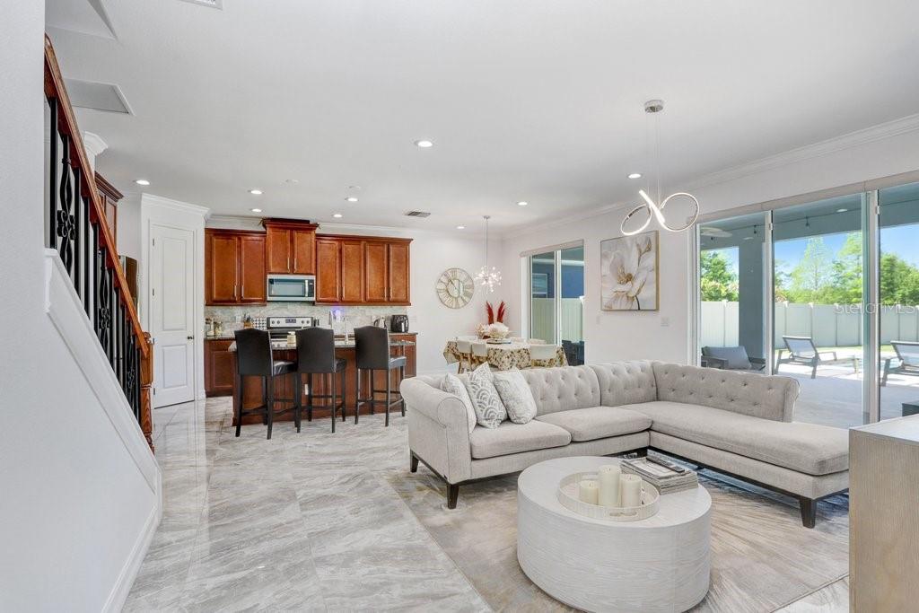 Listing photo id 9 for 8012 Red Orchard Court