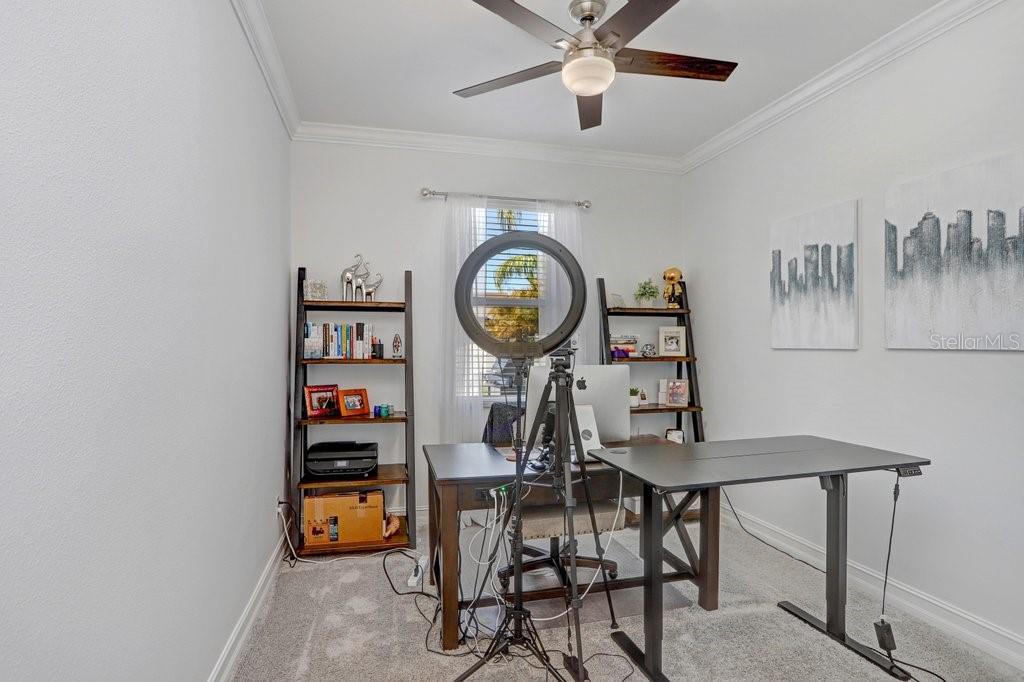 Listing photo id 17 for 8012 Red Orchard Court