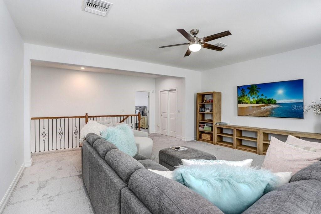 Listing photo id 20 for 8012 Red Orchard Court