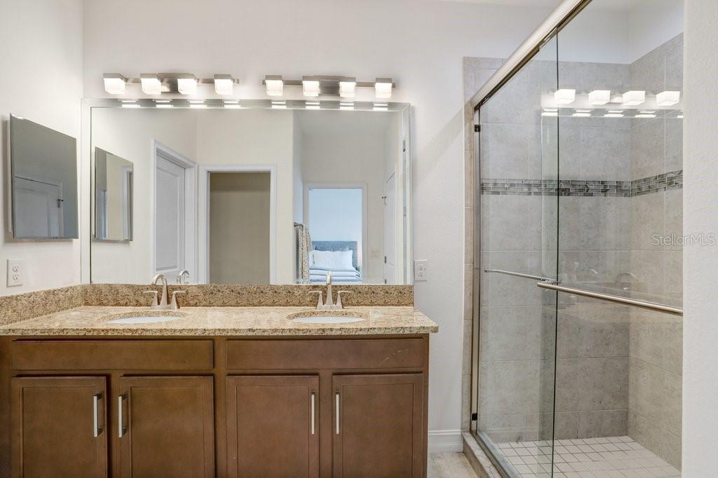 Listing photo id 24 for 8012 Red Orchard Court