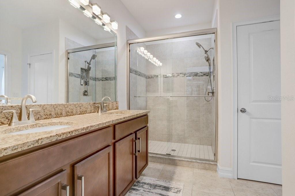 Listing photo id 25 for 8012 Red Orchard Court