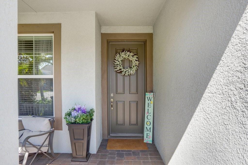 Listing photo id 1 for 8012 Red Orchard Court