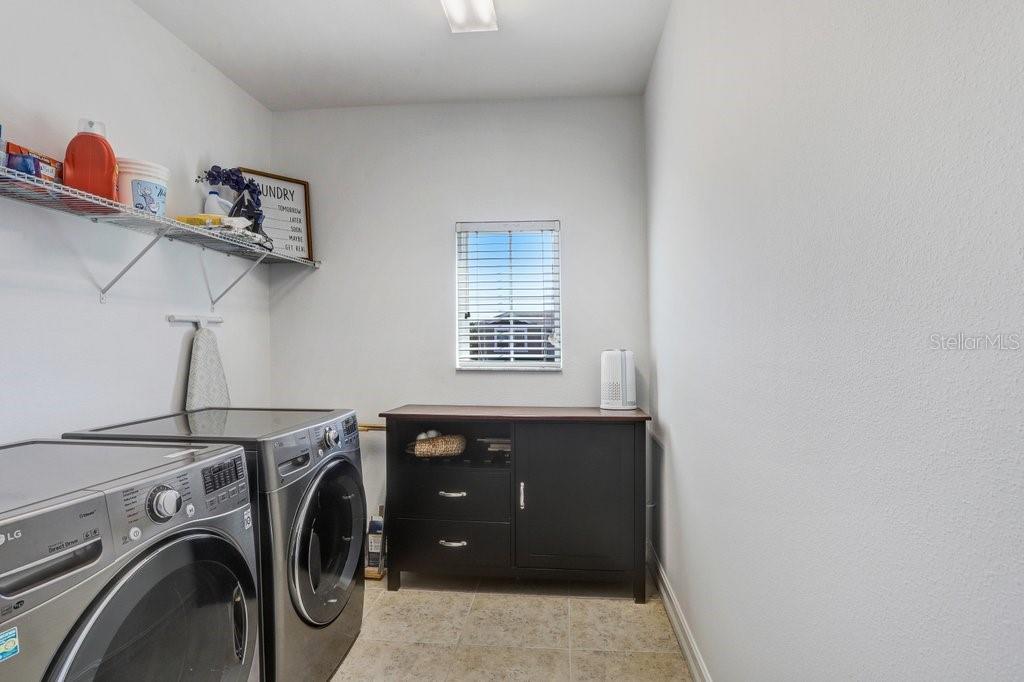 Listing photo id 29 for 8012 Red Orchard Court
