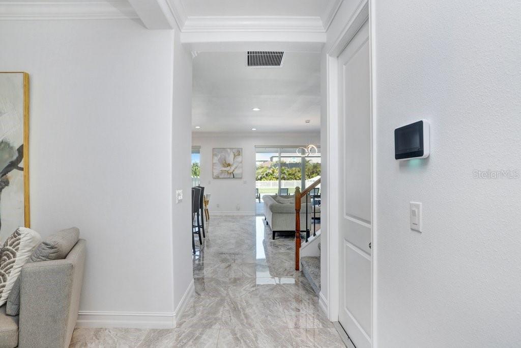 Listing photo id 2 for 8012 Red Orchard Court