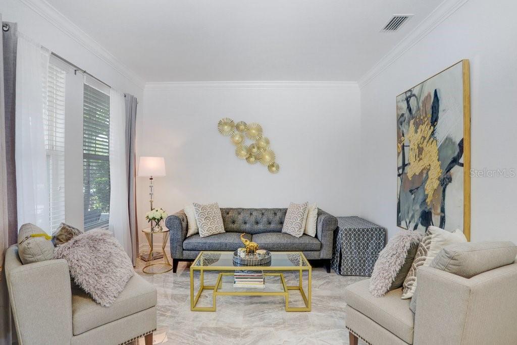 Listing photo id 4 for 8012 Red Orchard Court