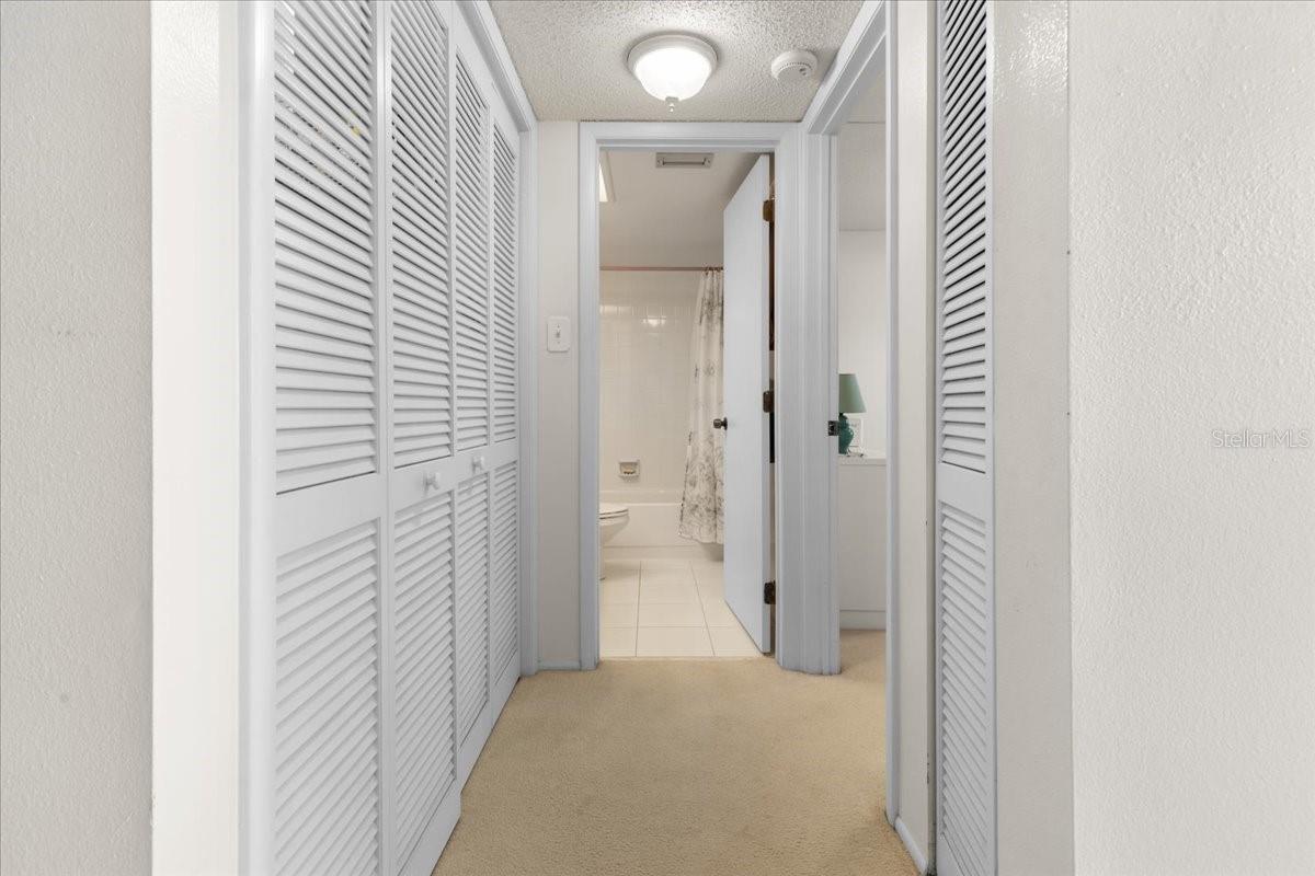 Listing photo id 9 for 108 Lakeview Court 108