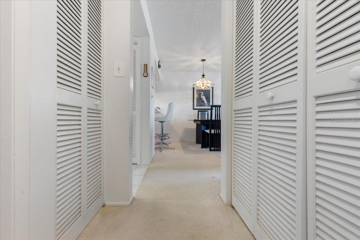 Listing photo id 13 for 108 Lakeview Court 108