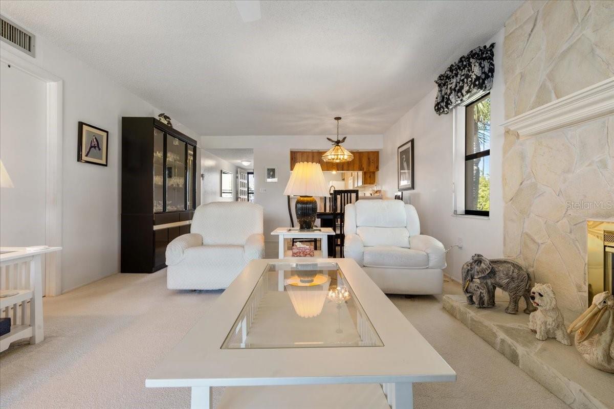 Listing photo id 15 for 108 Lakeview Court 108