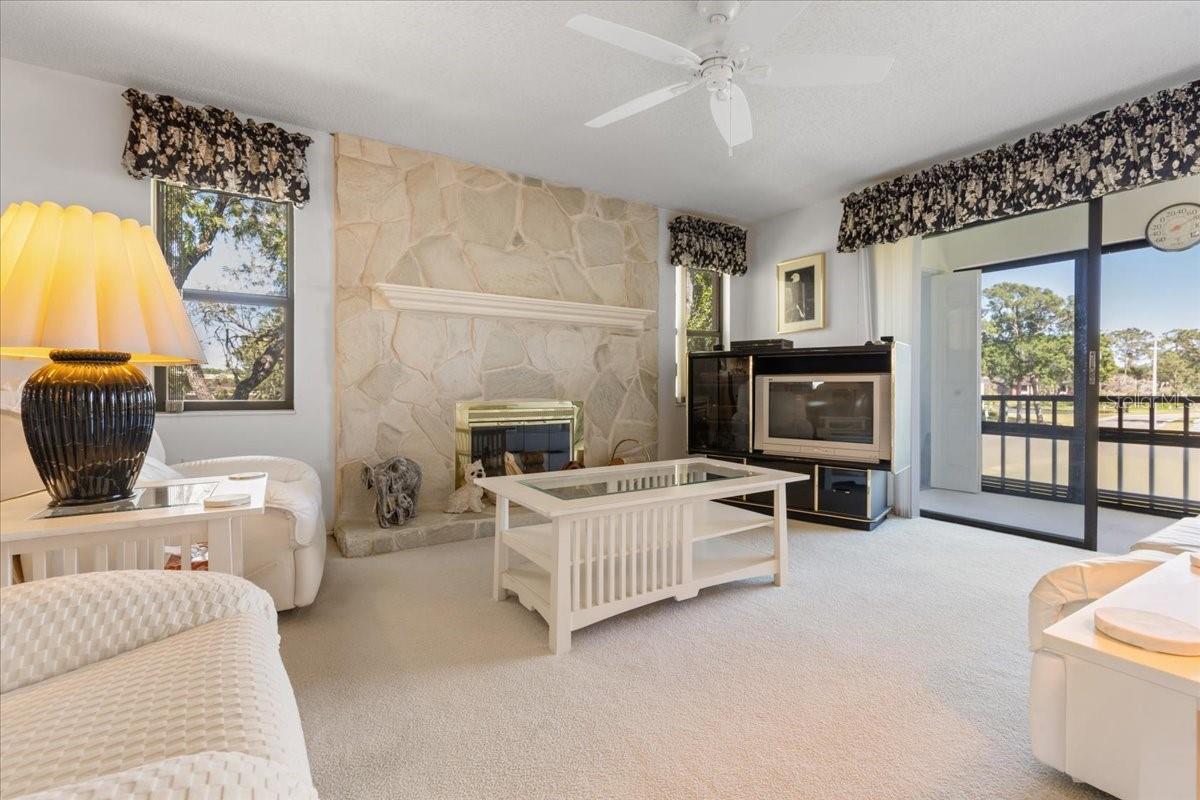 Listing photo id 16 for 108 Lakeview Court 108