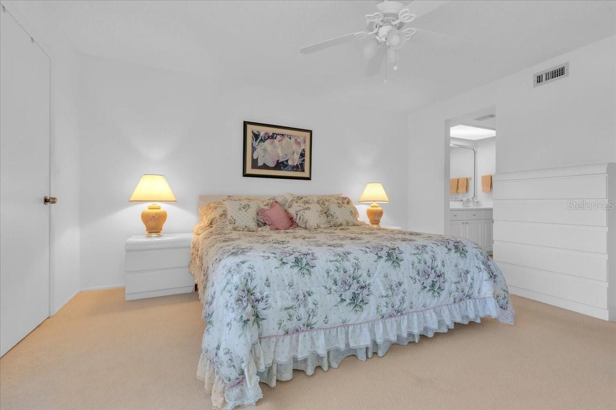 Listing photo id 25 for 108 Lakeview Court 108